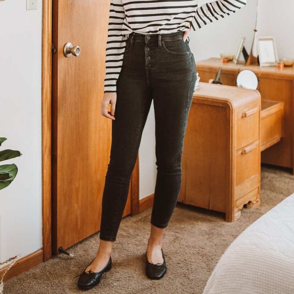 Everlane • High-Rise Skinny Jeans in Washed Black with button fly